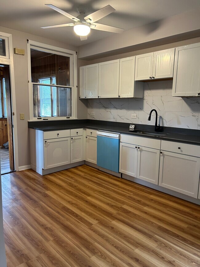 Building Photo - 4114 N Paulina St