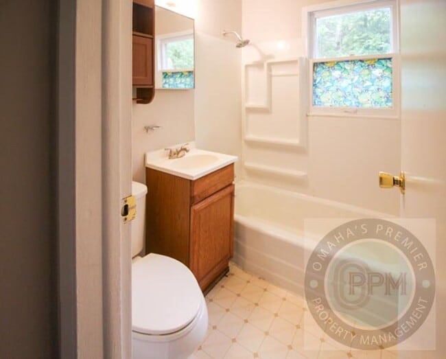 Building Photo - Spacious 2 Bedroom 1 Bathroom Unit in La V...