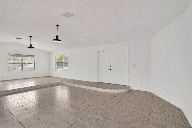 Building Photo - 8211 NW 45th Ct