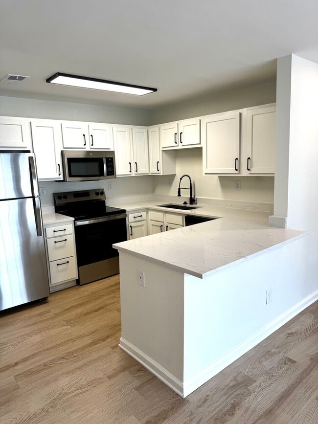 Building Photo - Fully Renovated 3BR/3BA Condo at Harper Flatts – Partially Furnished & Close to Auburn University!