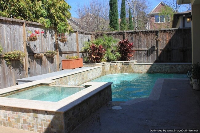 Building Photo - 4112 Blossom St