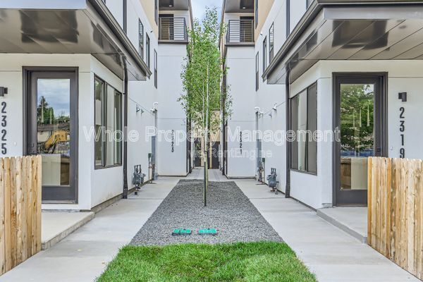 Building Photo - 2321 S High St