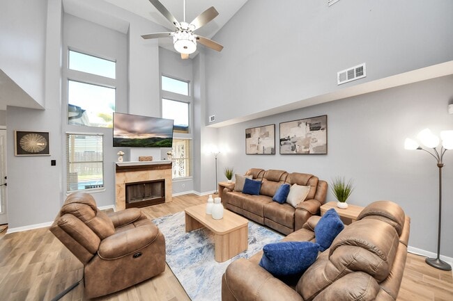 Building Photo - 12711 Laurel Bank Way