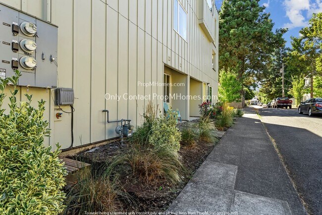 Building Photo - Charming 1BR Condo with Modern Amenities i...