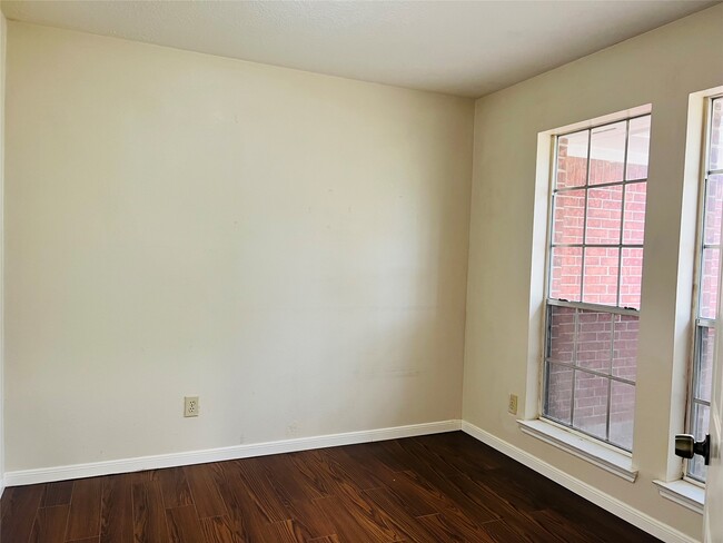 Building Photo - 8239 Squires Pl Dr