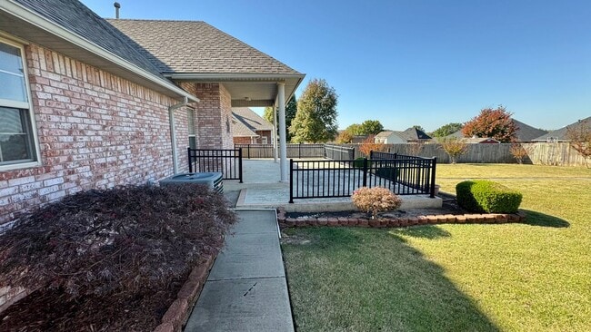 Building Photo - Spacious Stonegate Retreat with Home Office & Outdoor Living