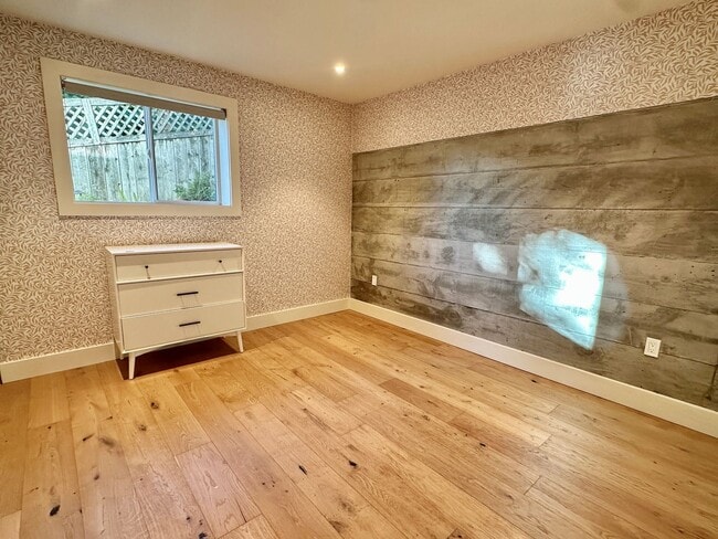 Building Photo - Fairfax Hillside Flat w/Valley Views