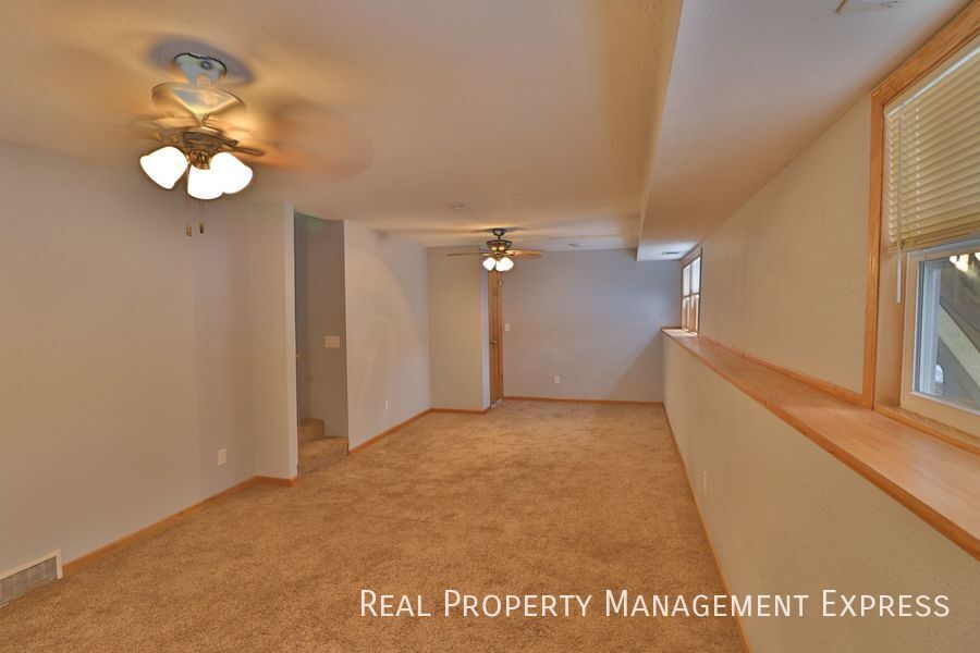 Building Photo - 3 Bedroom Duplex in Eastern Sioux Falls!