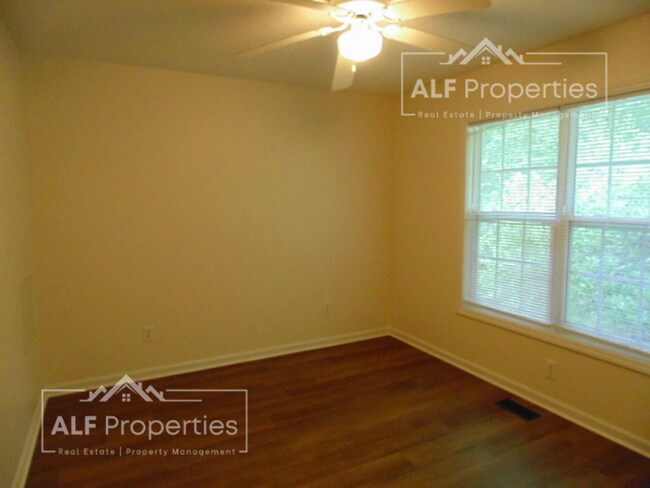 Building Photo - 119 N Woods Dr