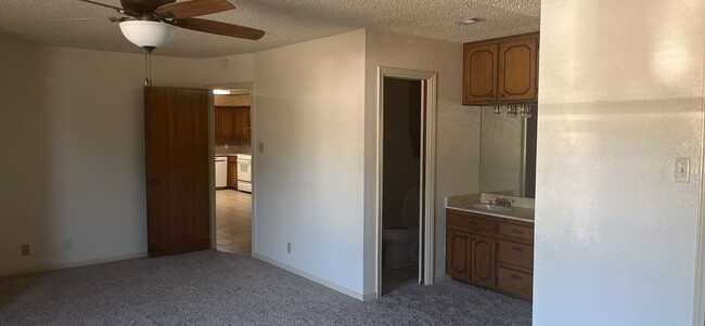 Building Photo - 3 Bedroom 2 Bath Home FIRST MONTH FREE!!!