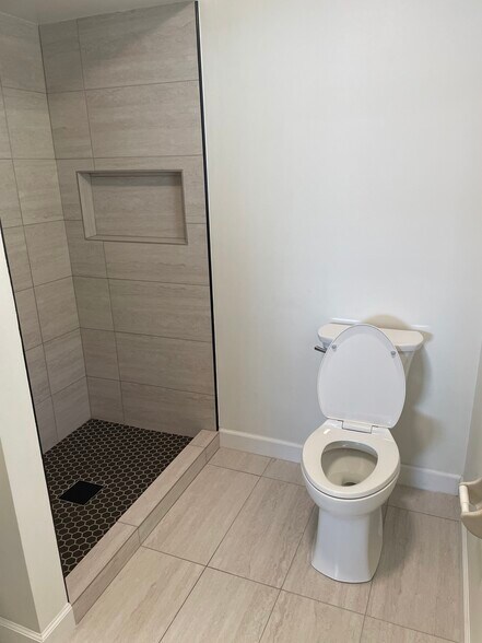 Building Photo - 42 W Highbanks Rd