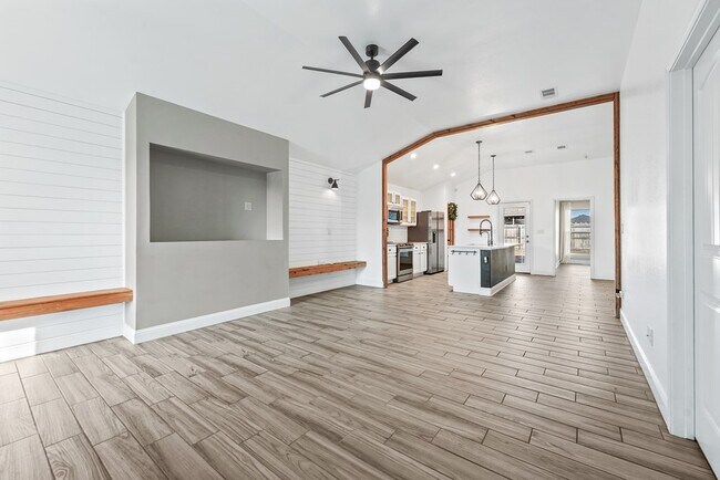 Building Photo - 1209 E 89th St