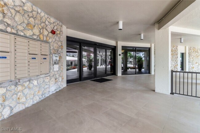 Building Photo - 3399 Gulf Shore Blvd N