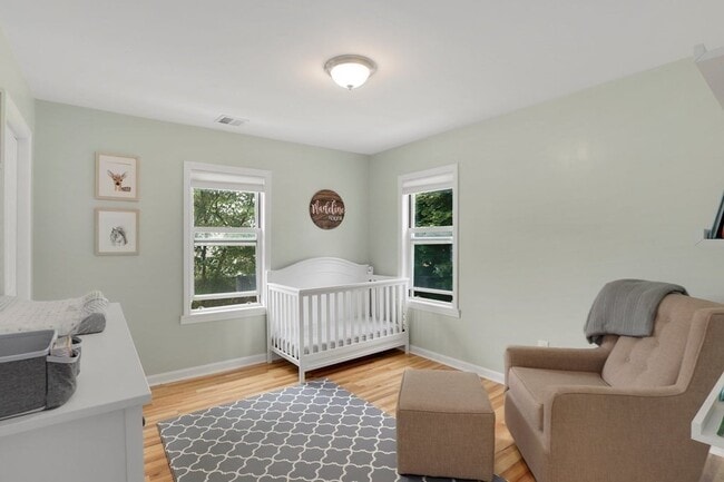 Building Photo - 37 Lindsay St