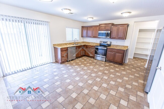 Building Photo - 110 Cholla St