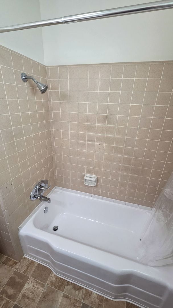 Building Photo - Beautiful 3 Bed 1 Bath House With Double Garage Available Now!