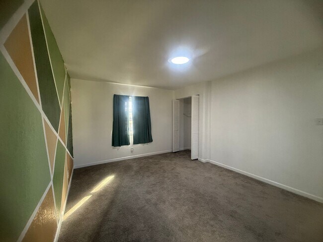 Building Photo - Central Portsmouth