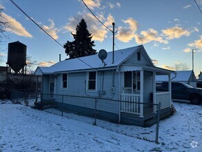 Building Photo - Tiny home on Birch St