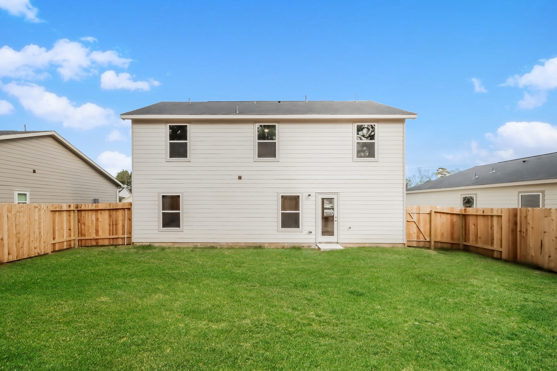 Building Photo - 15754 Del Norte Dr