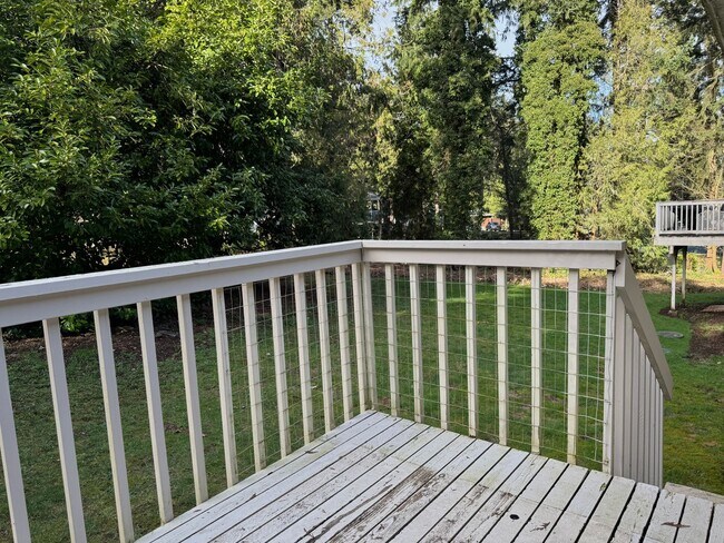 Building Photo - Silverdale - Chico Way neighborhood 3 bedroom duplex now available