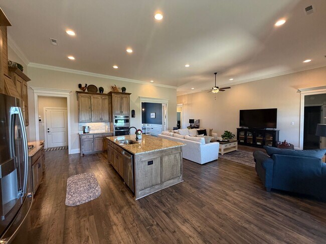 Building Photo - 26316 Woodfield Dr