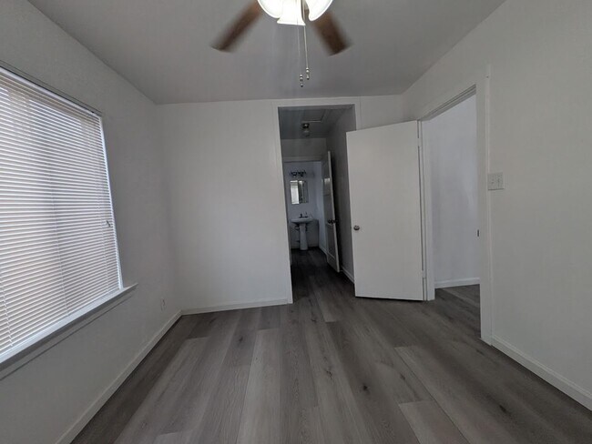 Building Photo - 1412 Leafdale Ave