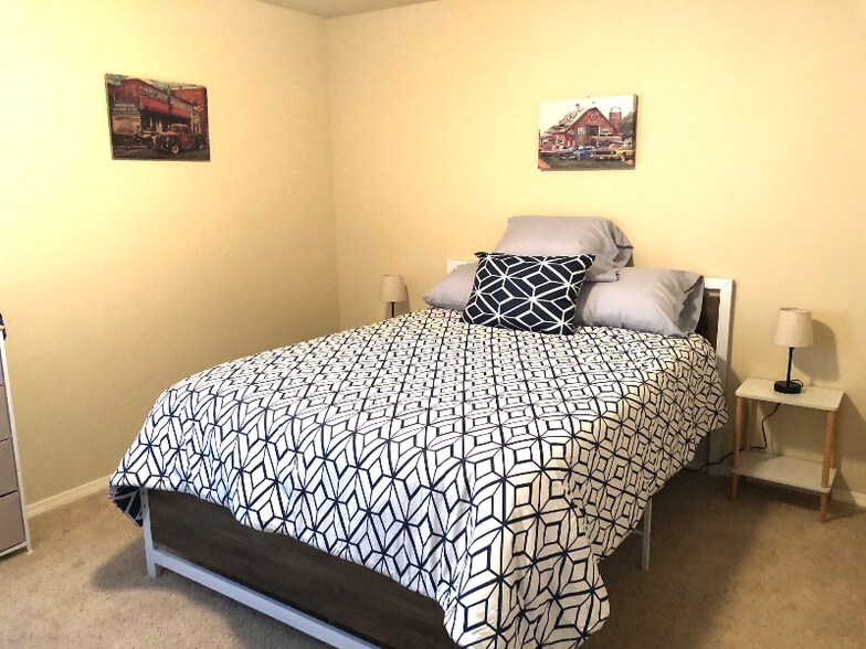 Building Photo - 12329 N 108th E Ave