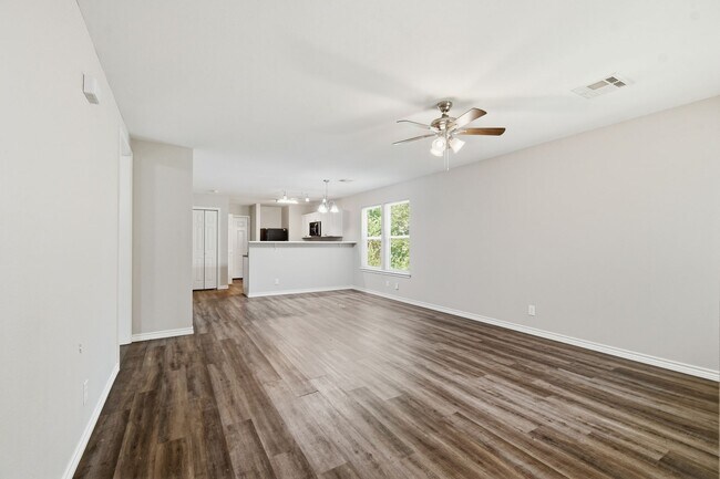 Building Photo - 808 N Franklin Ave
