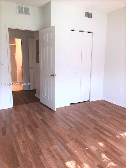 Building Photo - 8010 N Nob Hill Rd