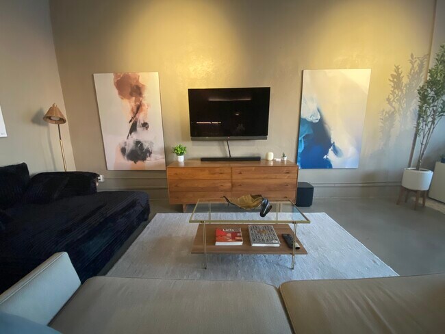 Building Photo - 849 S Broadway