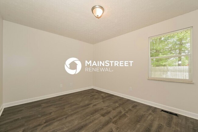 Building Photo - 3 Bedroom Pet-Friendly Home in Knoxville, TN with Main Street Renewal