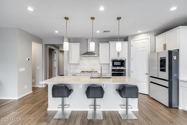 Building Photo - 17635 W Red Fox Rd