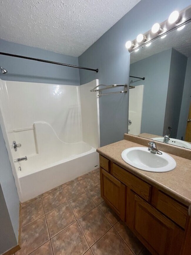 Building Photo - This All Brick home is Located in Orchard Crest West!