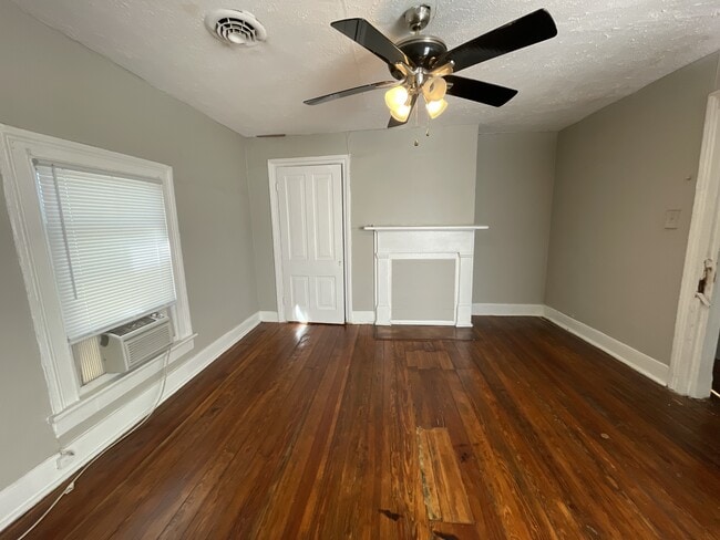 Building Photo - 1110 11th St