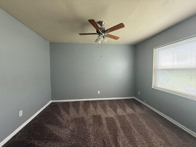 Building Photo - Downstairs unit close to TMH avail NOW!!!