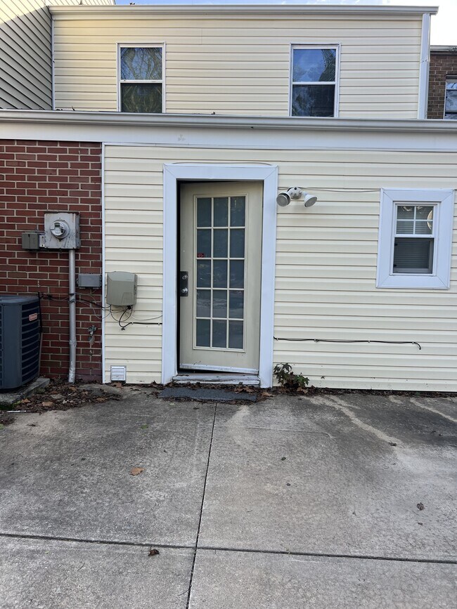 Building Photo - 5758 E Hastings Arch