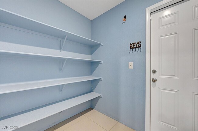 Building Photo - 5470 Logville St