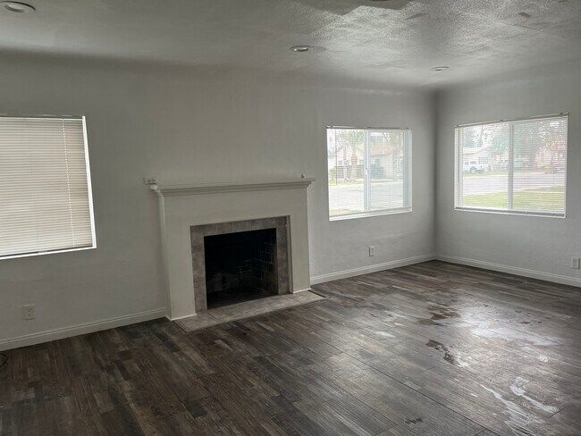 Building Photo - 331 10th St