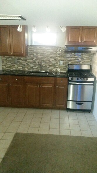 Primary Photo - 155 Lenox St