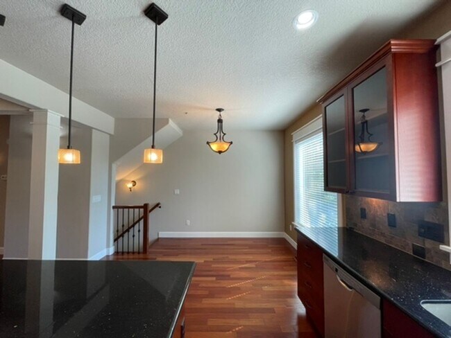Building Photo - Happy Valley Townhome! 2Bed + Den/Office w/ 2.5 Bath ~ Garage, Washer/Dryer ~ Convenient to PDX A...