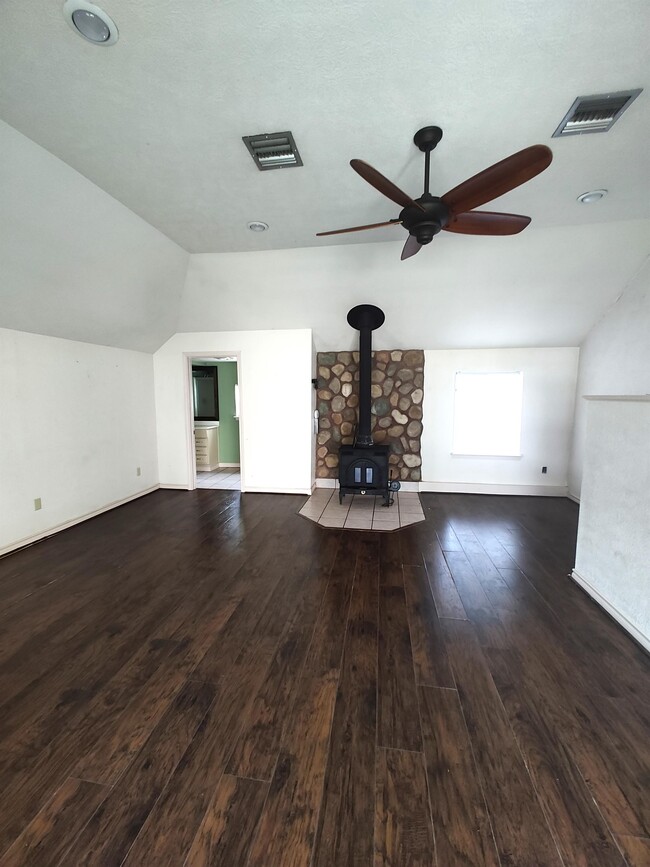 Building Photo - 65 Hooks Rd