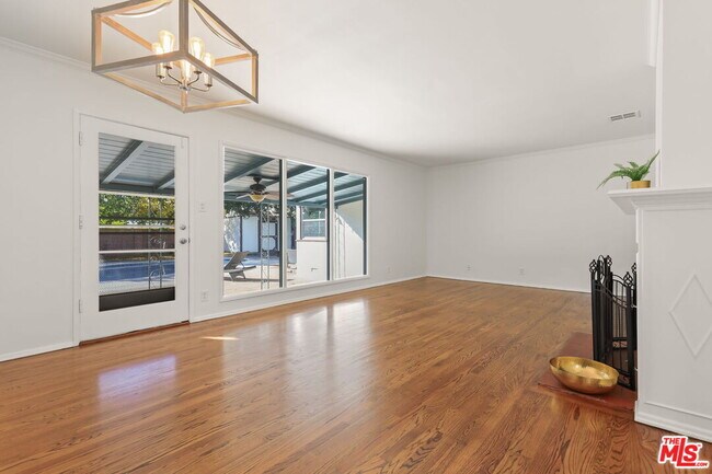 Building Photo - 5733 Radford Ave