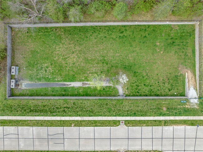 Building Photo - 6303 Spring River Dr