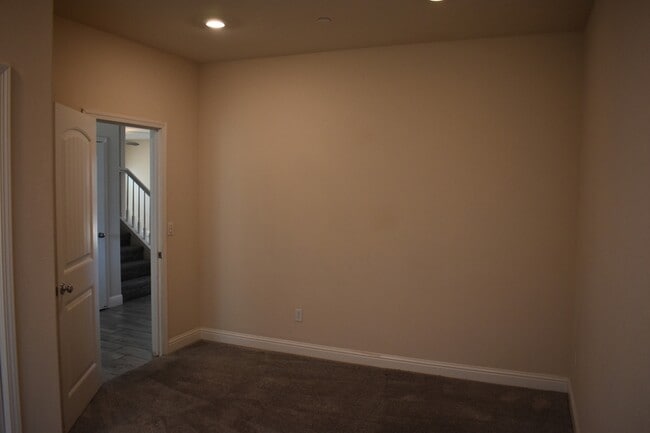 Building Photo - 2439 Valdes Dr