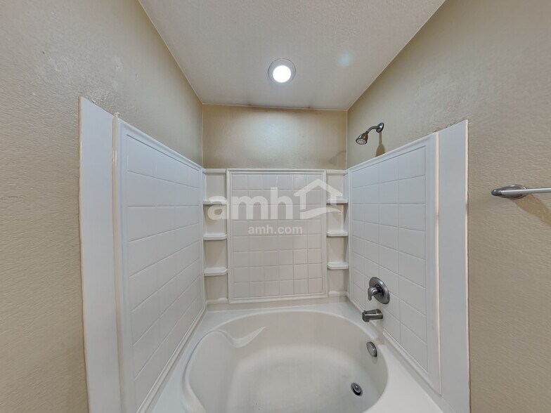 Building Photo - 18660 E 47th Ave