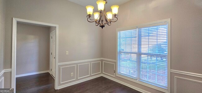 Building Photo - 1055 Livery Cir
