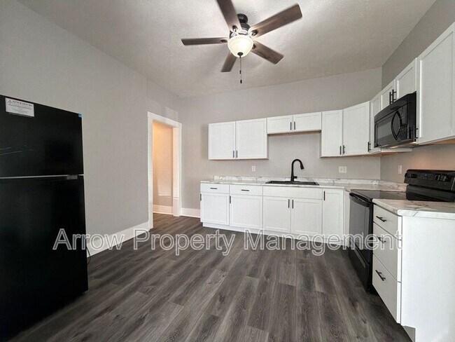 Building Photo - 926 A St