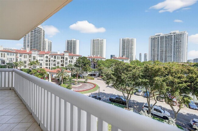 Building Photo - 2000 Island Blvd