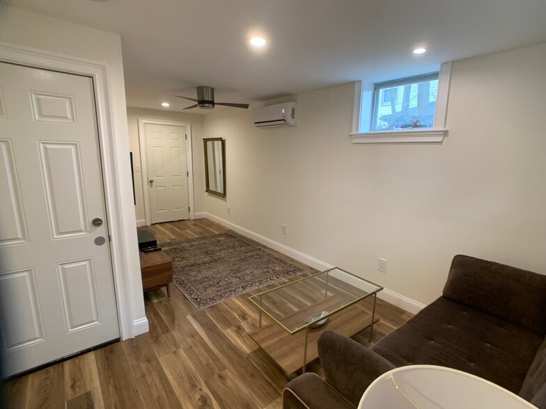 Building Photo - 165 Chiswick Rd