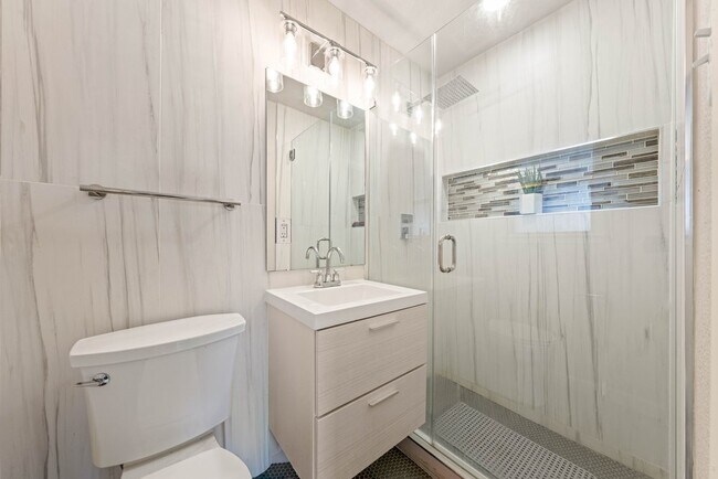 Building Photo - 4402 Seabreeze Dr